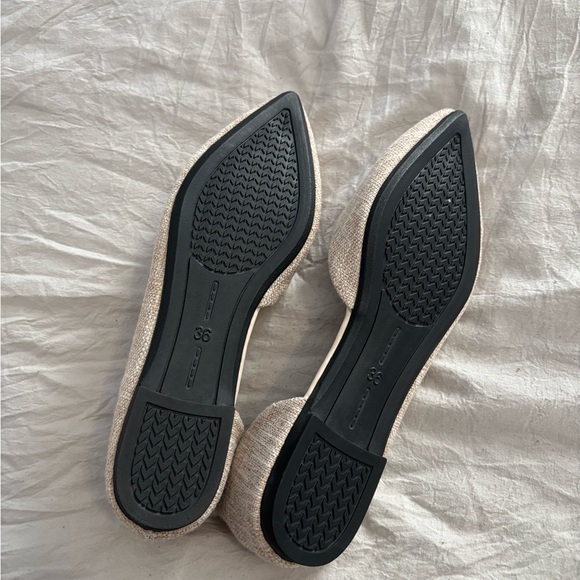 🟡 CLEARANCE DONATING SOON NWT Women's Cream Flats size 6 - Picture 3 of 3